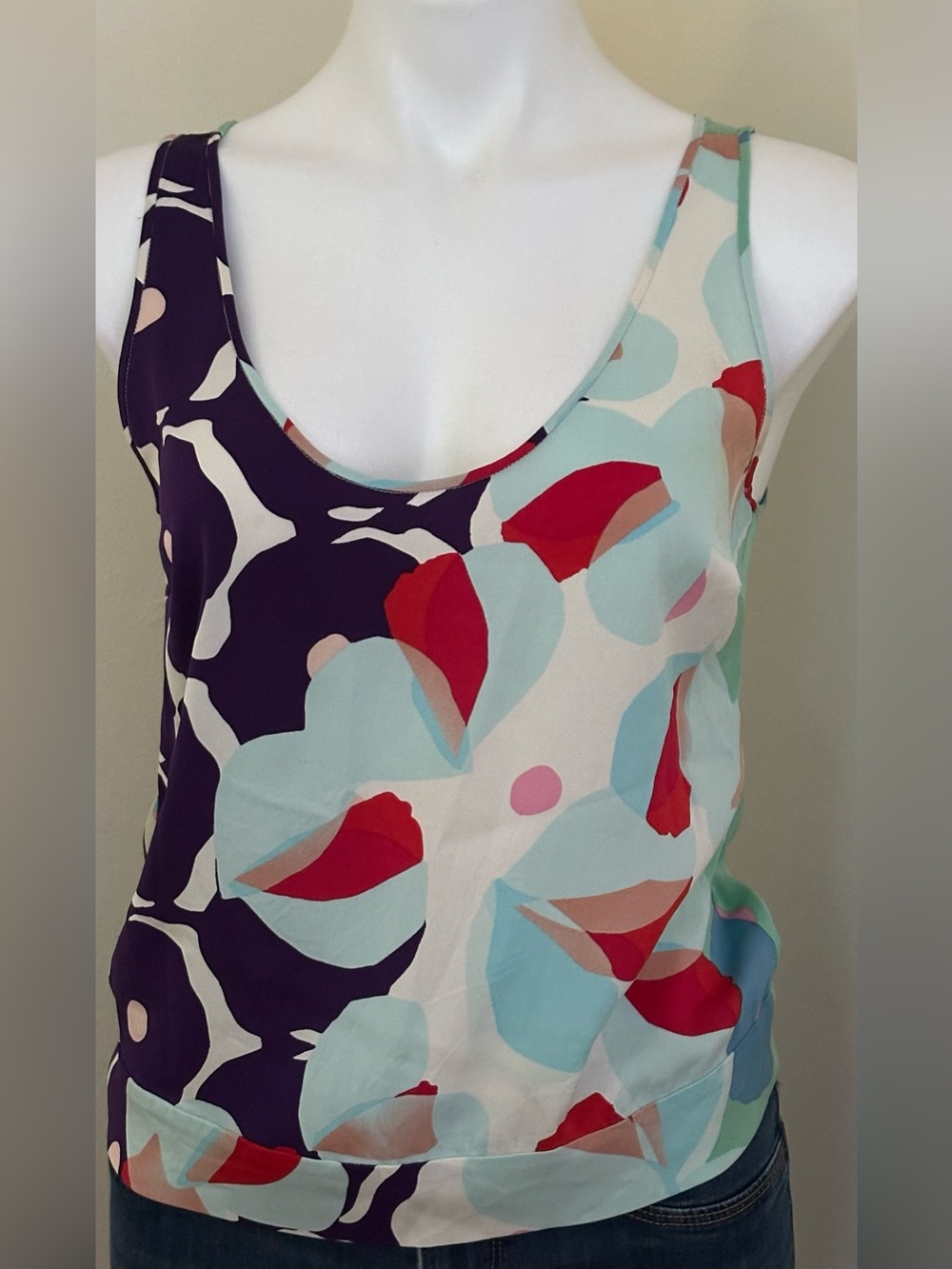 DIANE VON FURSTENBERG Multi Color Floral Print scoop Neck Tank Top 100 % Silk Sz
